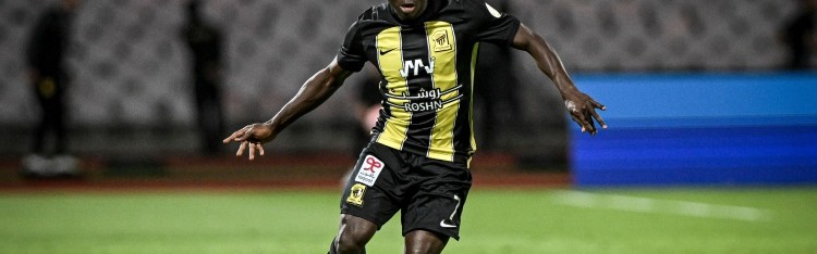 德天空：费内巴切正在追逐坎特，球员愿意降薪加盟